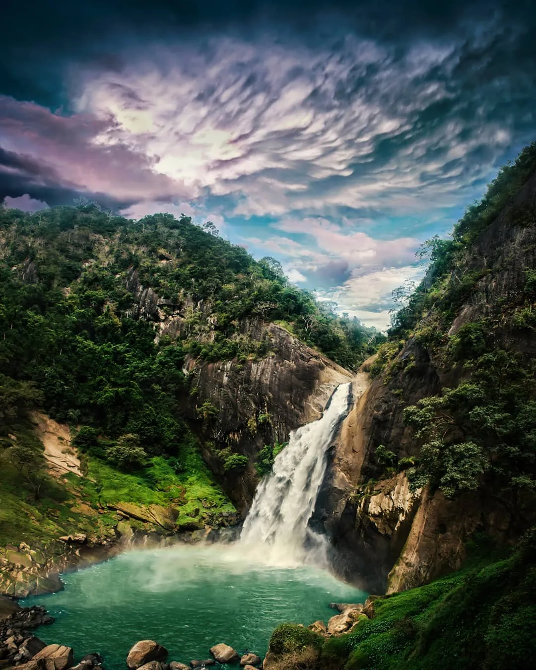 Dunhinda Falls Sri Lanka